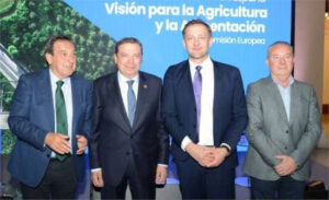 ASAJA se reúne con el comisario europeo de Agricultura para trasladar sus prioridades ante la reforma de la PAC
