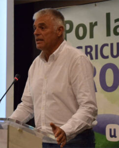 Es posible que para los políticos sí, pero para agricultores y ganaderos “todo no vale”.
