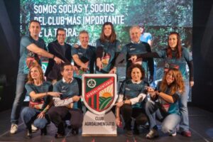 Un escudo y una “afición” para el campo: así es A-UNA, el club agroalimentario