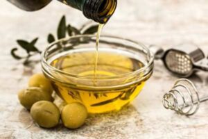 La producción de aceite de oliva en España cae un 9 % hasta 1,29 millones de toneladas en 2025/26