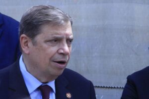 Planas se comprometió a aprobar la Ley de Agricultura Familiar, recuerda UPA