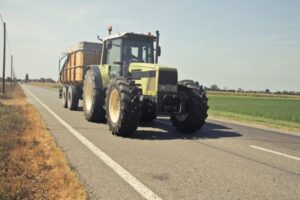 Lo que debes saber antes de sacar la cosechadora a la carretera