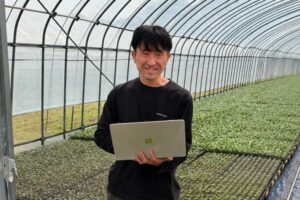 Sin ingenieros ni empresas tecnológicas: así gestiona su explotación este agricultor japonés