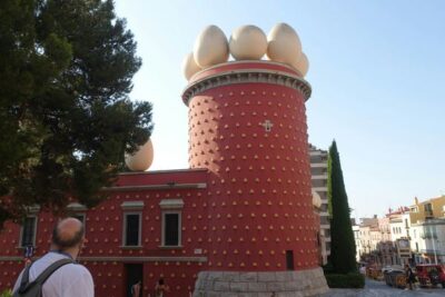 De Dalí a Fabergé: el huevo que salió de la cocina para entrar en los museos, la pintura y el diseño